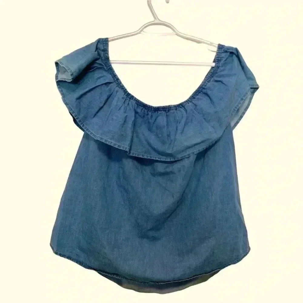Magazine off the shoulder, medium weight denim top